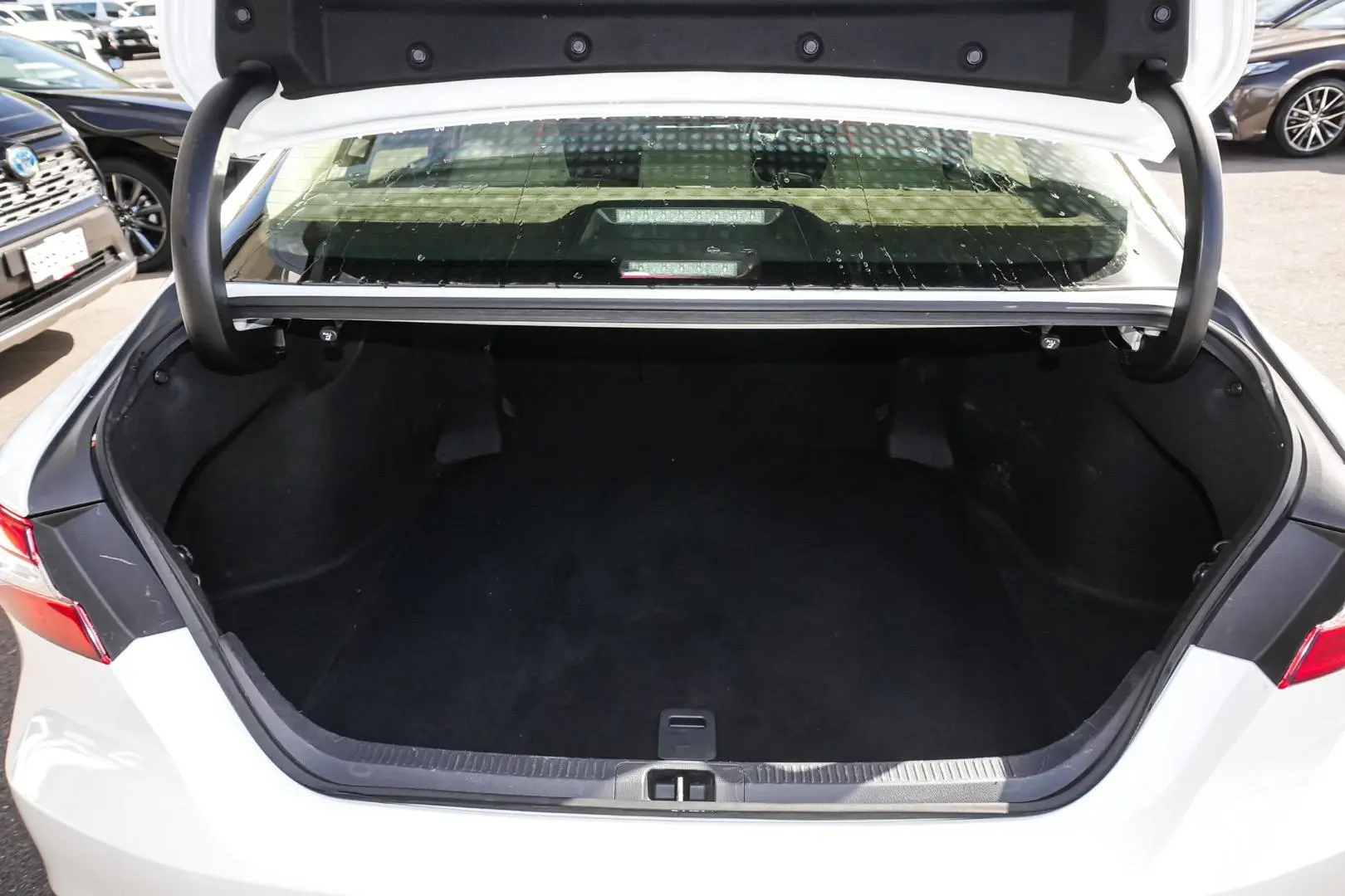 2019 Toyota Camry Gallery Image 10