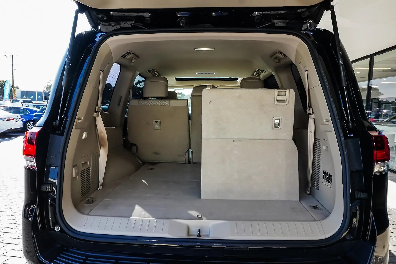 2022 Toyota Landcruiser Gallery Image 11