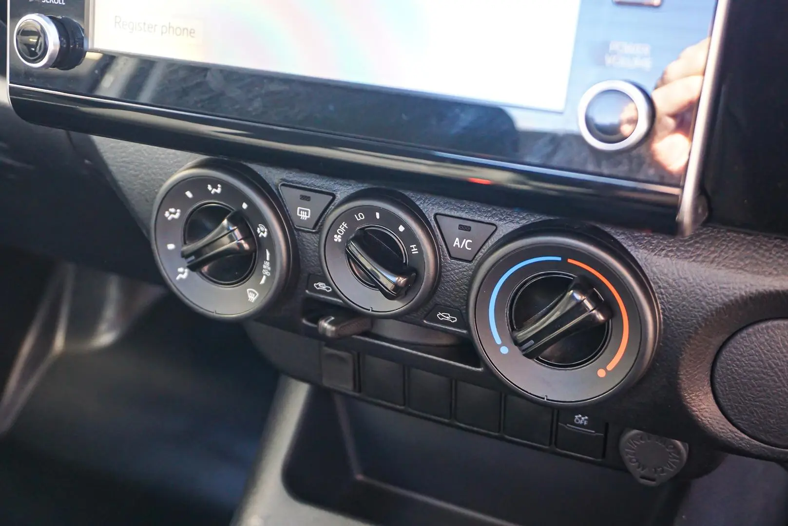 2021 Toyota Hilux Gallery Image 19