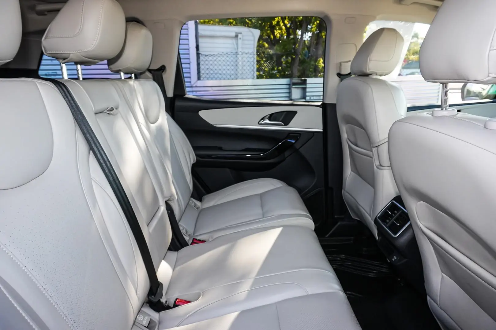 2023 Mahindra XUV700 Gallery Image 9