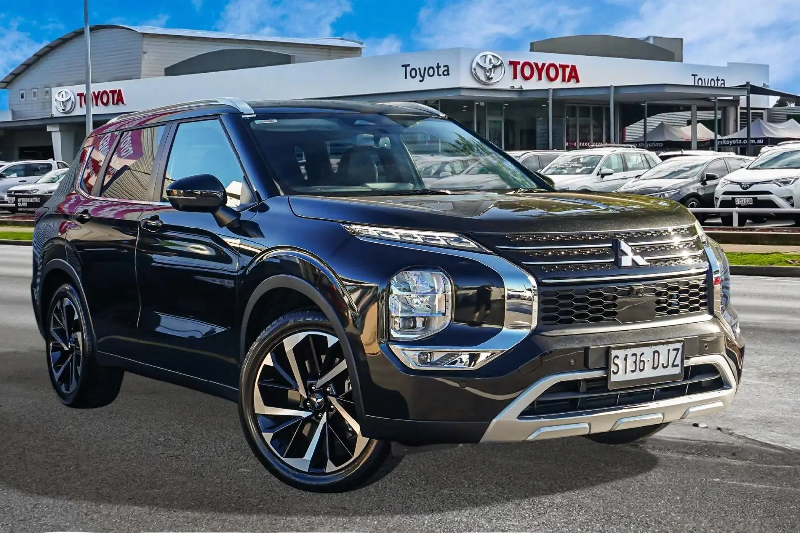 2024 Mitsubishi Outlander Image