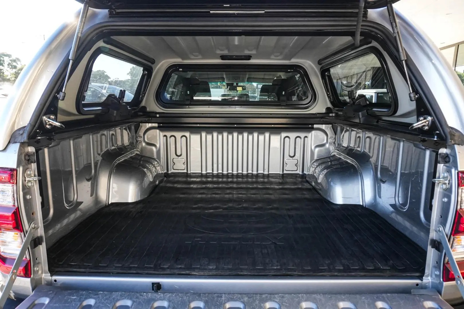 2022 Toyota Hilux Gallery Image 11