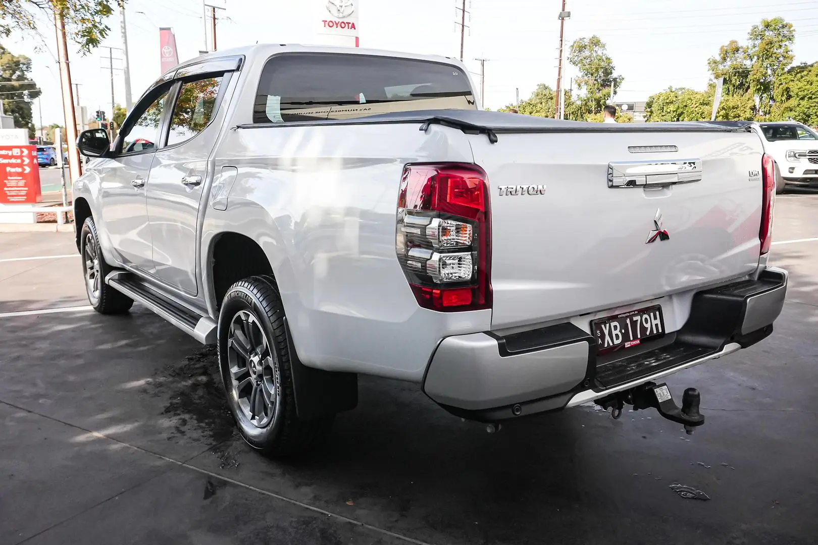 2019 Mitsubishi Triton Gallery Image 3