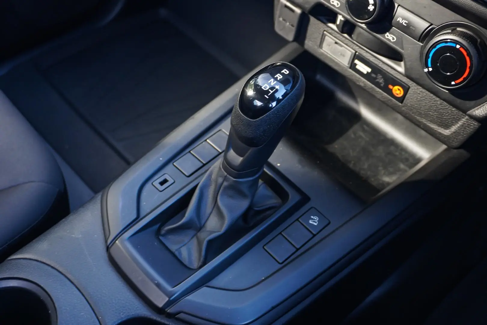2021 Isuzu D-MAX Gallery Image 10