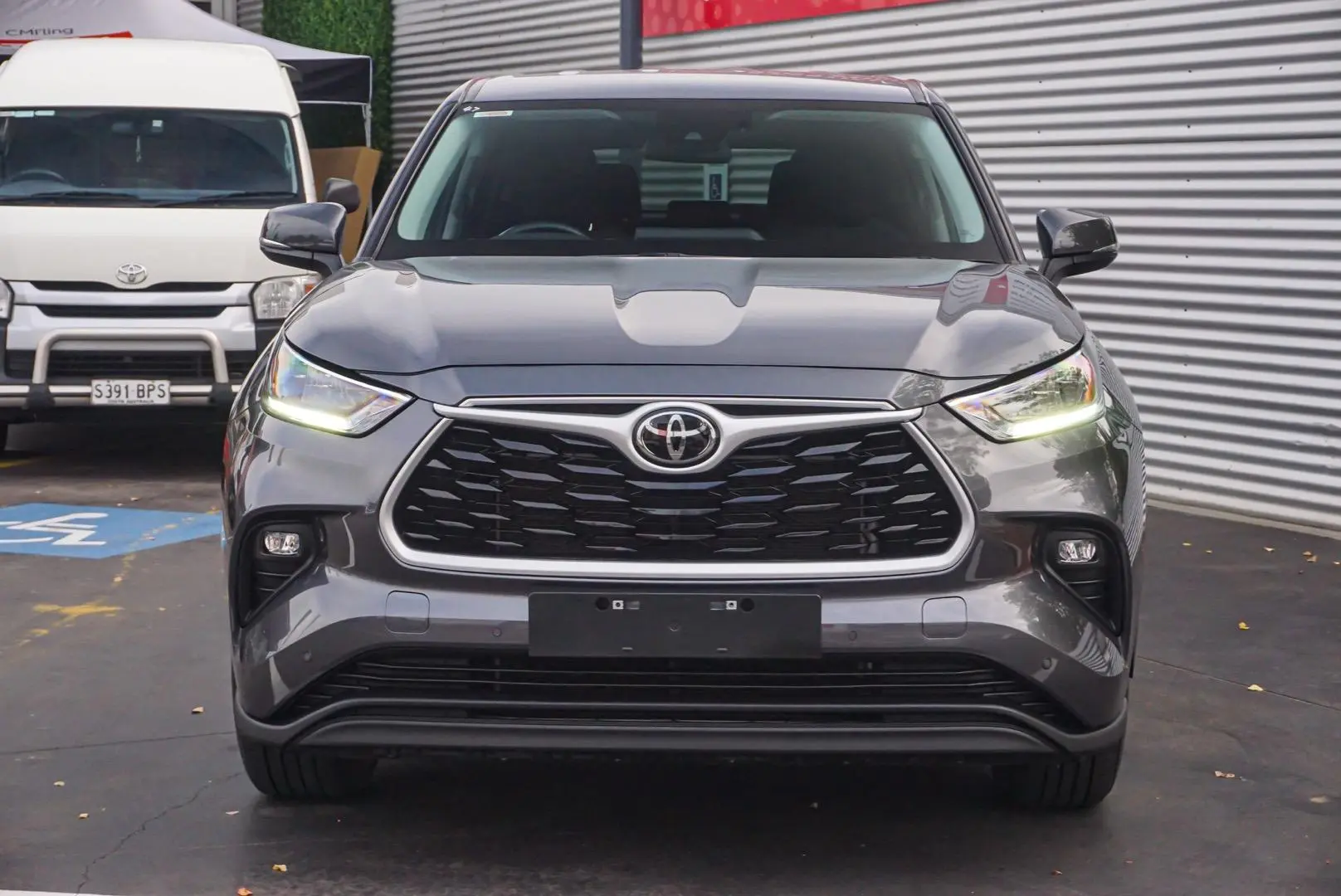 2023 Toyota Kluger Gallery Image 4