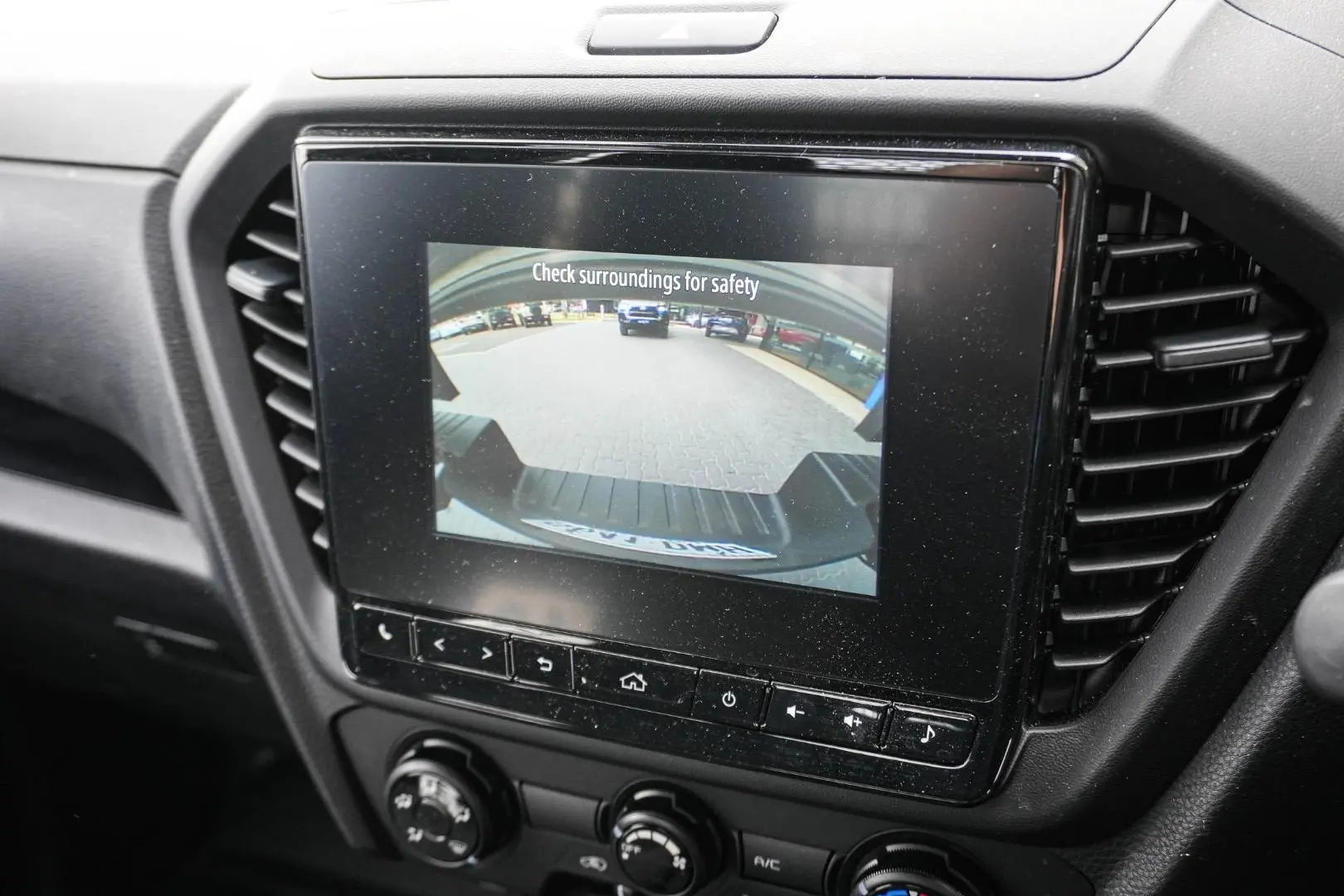 2021 Isuzu D-MAX Gallery Image 18