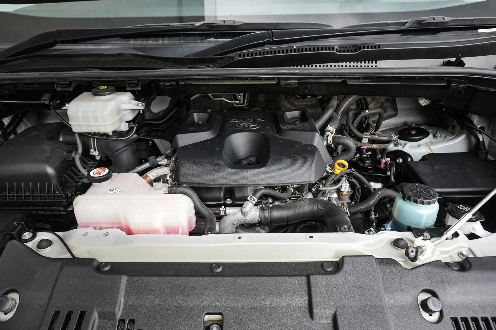 2022 Toyota Hiace Gallery Image 23