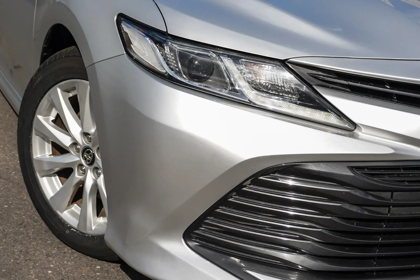 2019 Toyota Camry Gallery Image 11