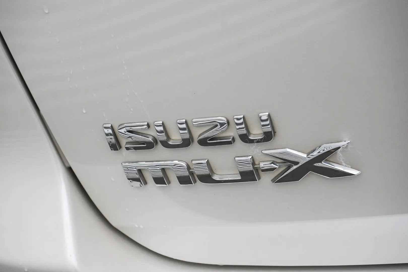 2019 Isuzu MU-X Gallery Image 15
