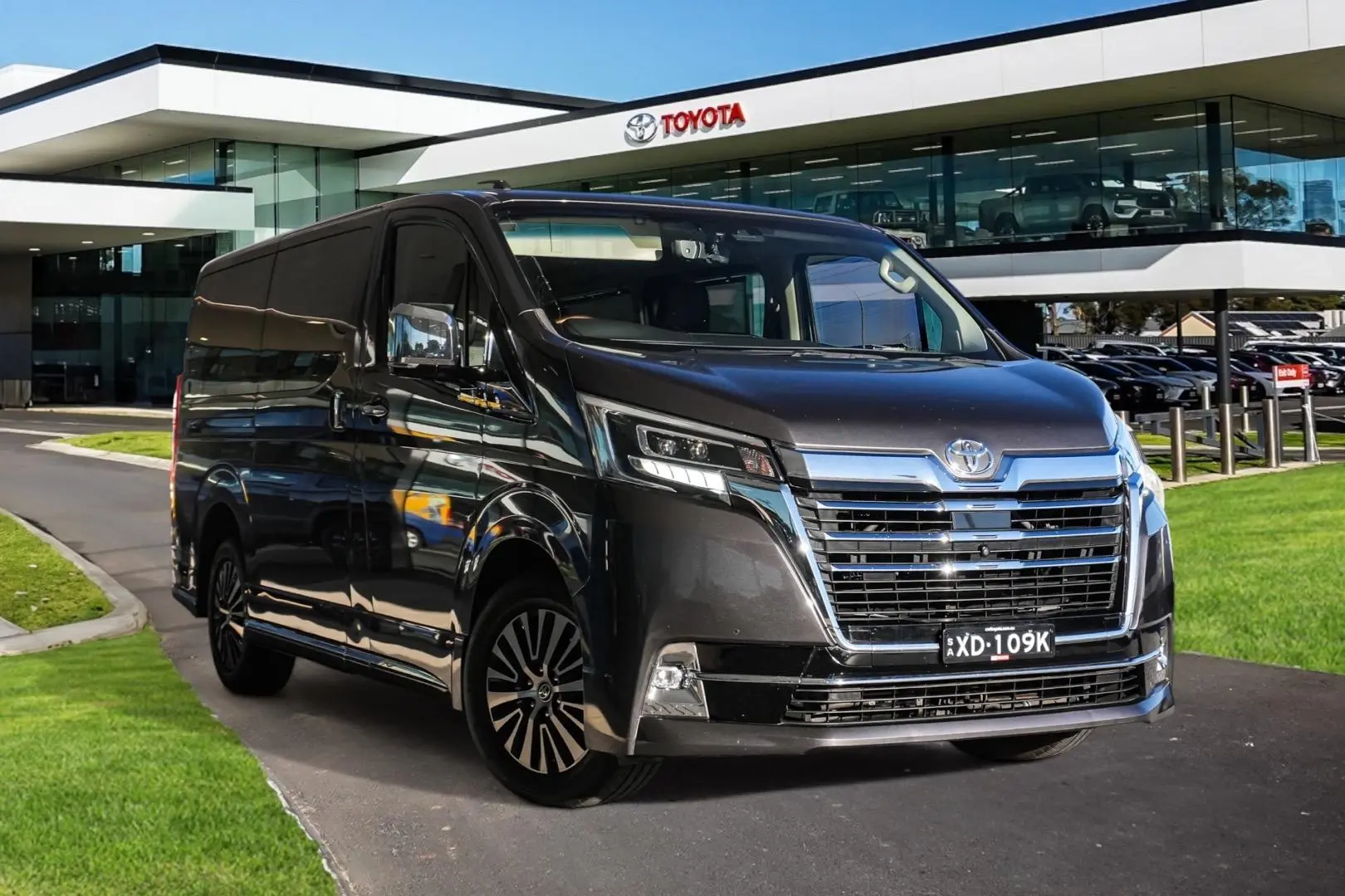 2019 Toyota Granvia Image