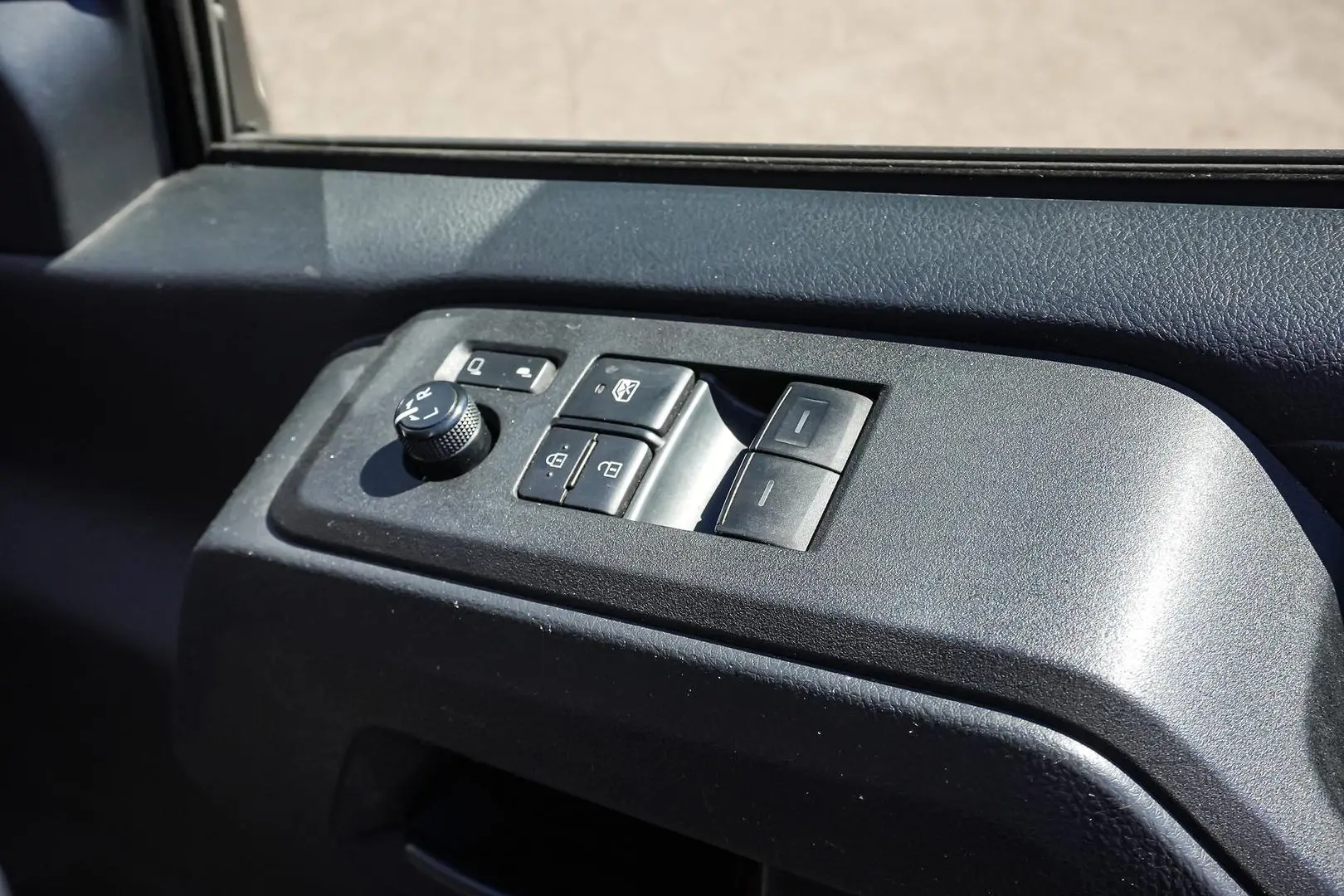 2020 Toyota Hiace Gallery Image 15