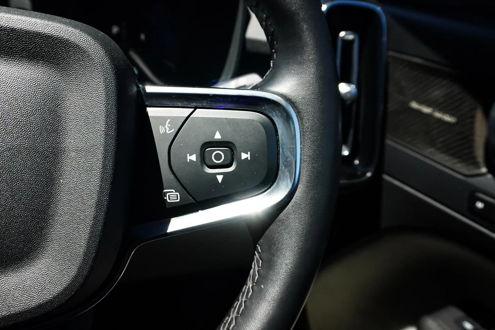 2023 Volvo XC40 Gallery Image 24