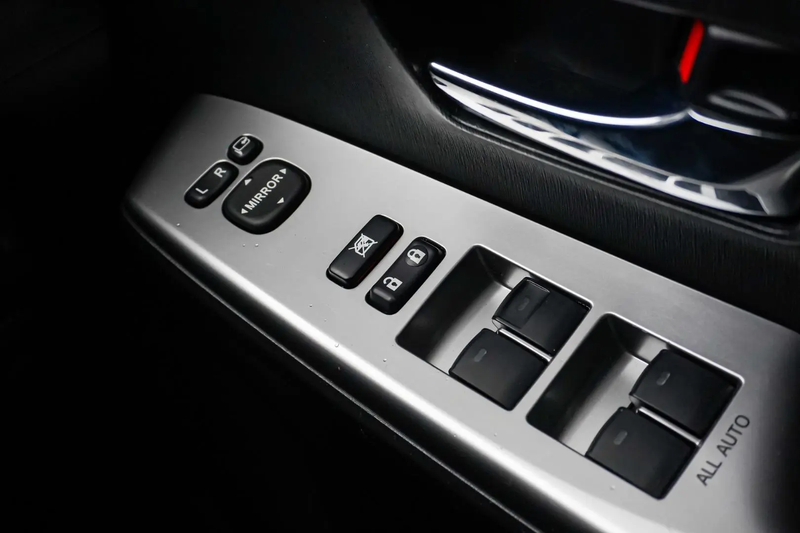 2019 Toyota Prius V Gallery Image 22