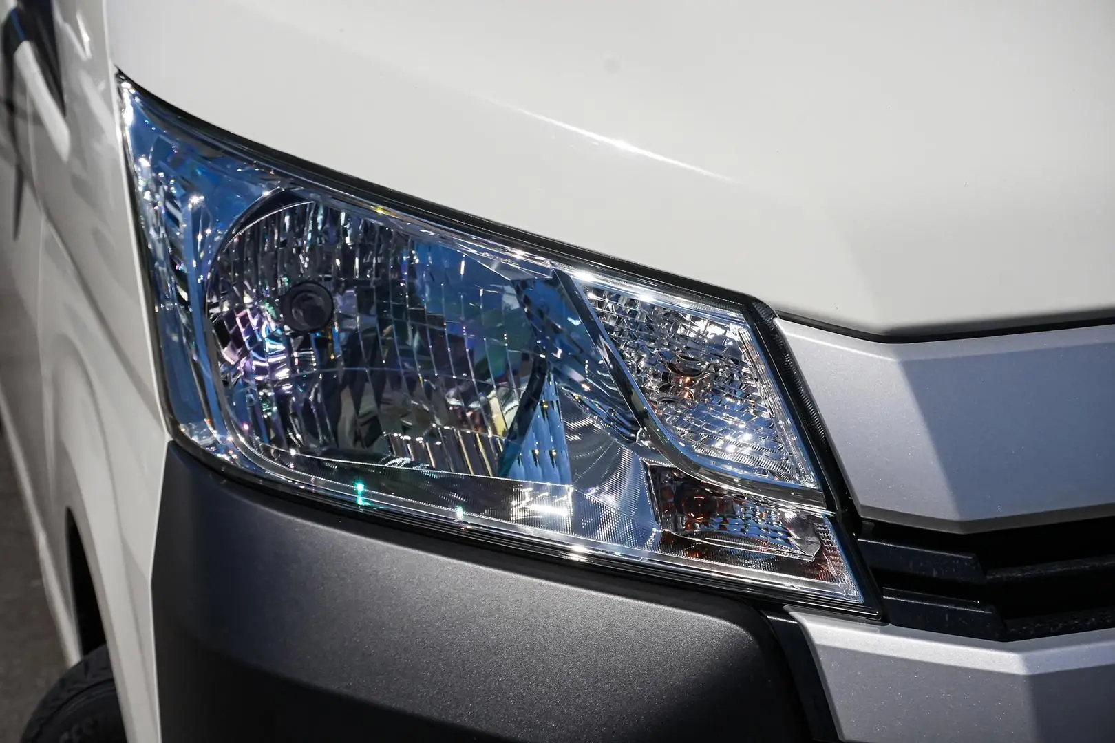 2021 Toyota Hiace Gallery Image 7