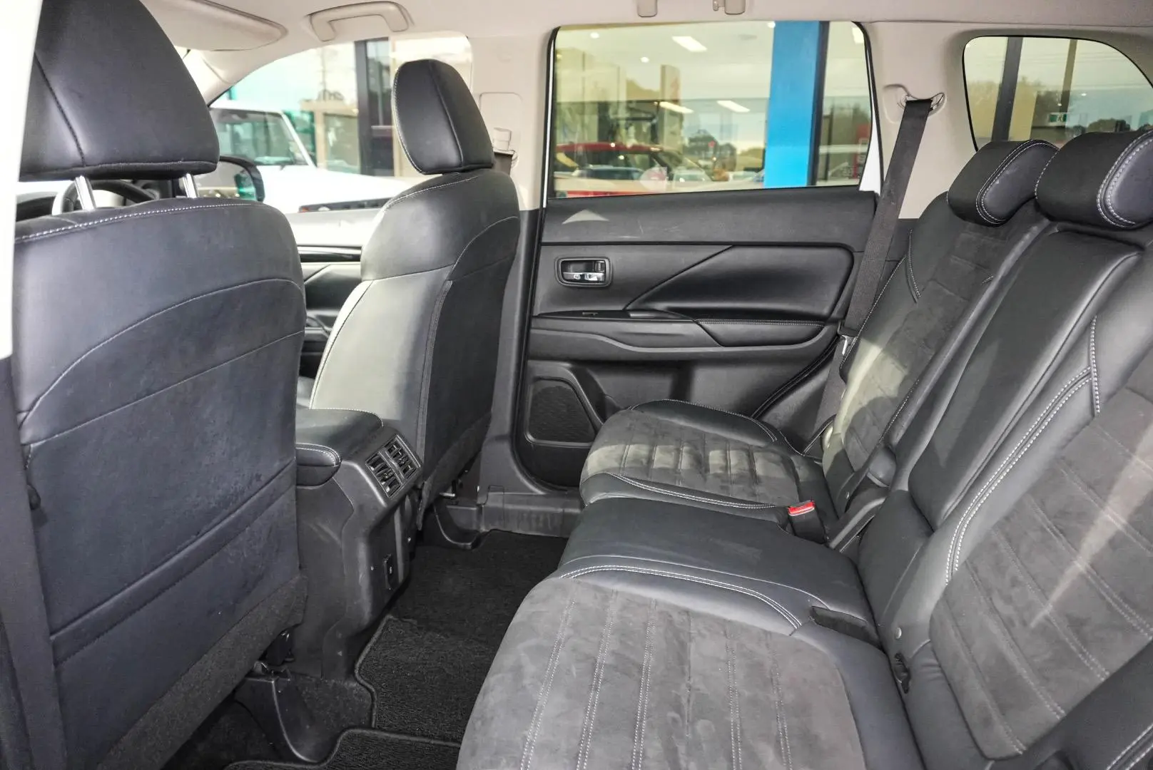 2020 Mitsubishi Outlander Gallery Image 8