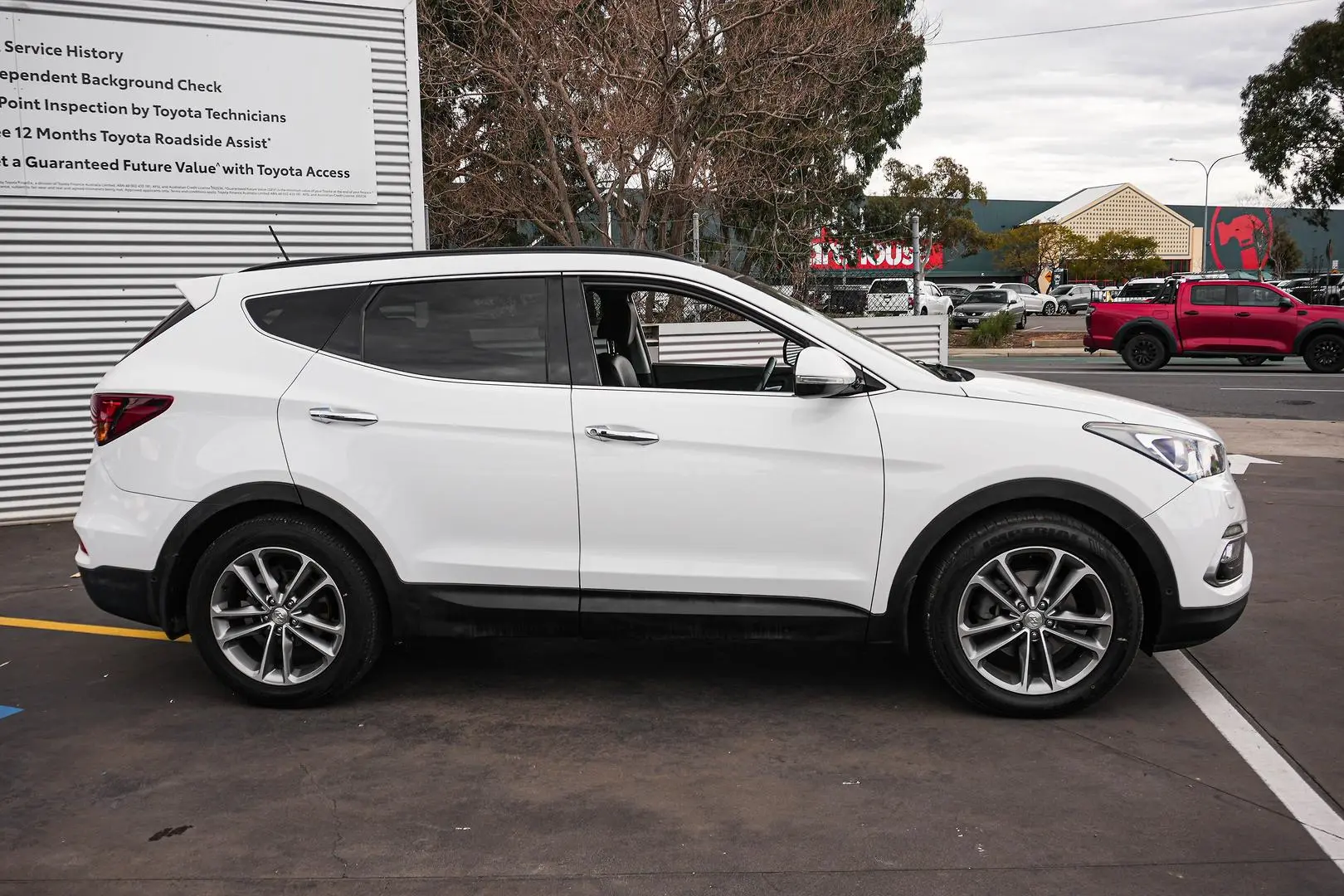 2015 Hyundai Santa Fe Gallery Image 4