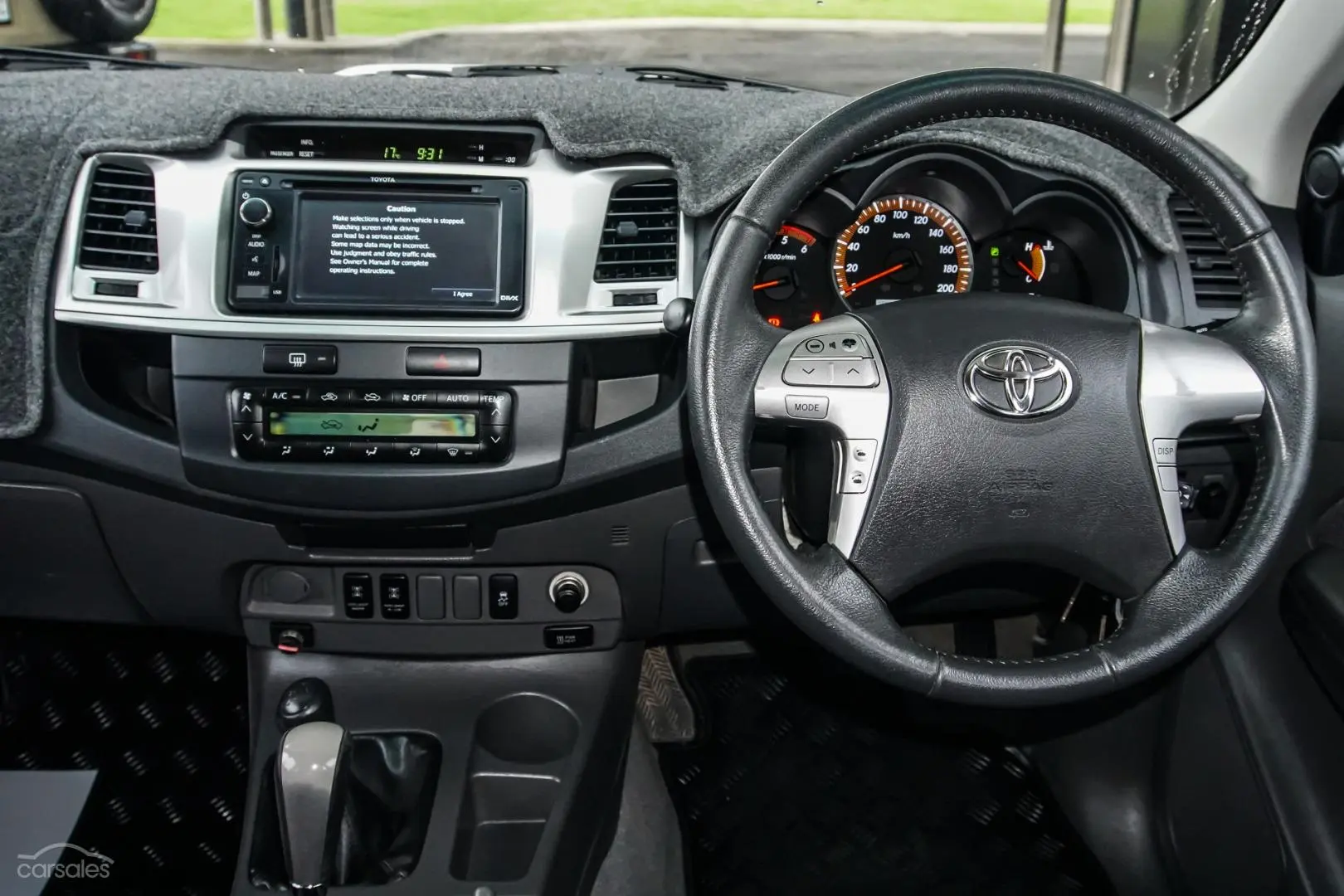 2013 Toyota Hilux Image 8
