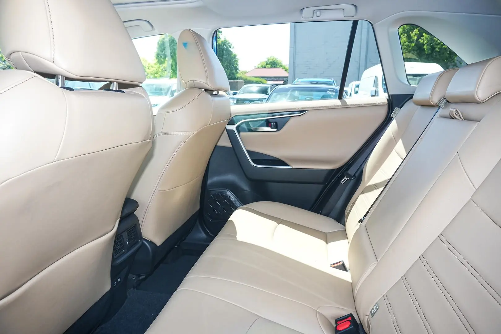 2020 Toyota RAV4 Gallery Image 13