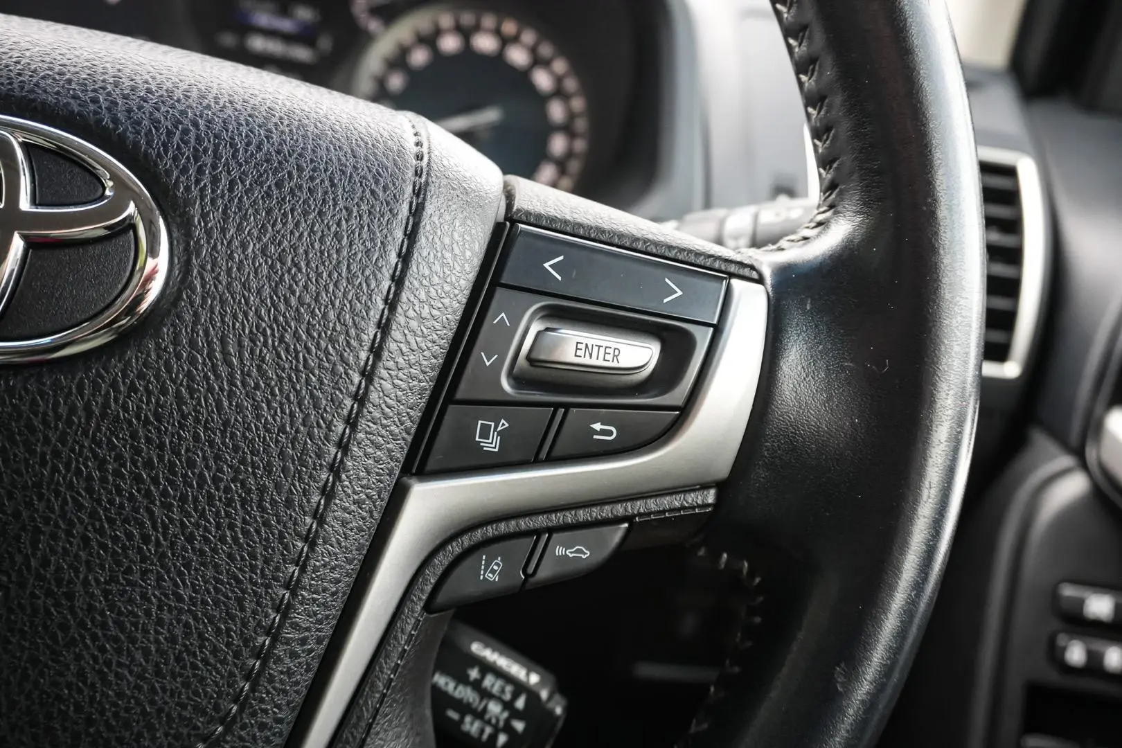 2018 Toyota Landcruiser Prado Gallery Image 20