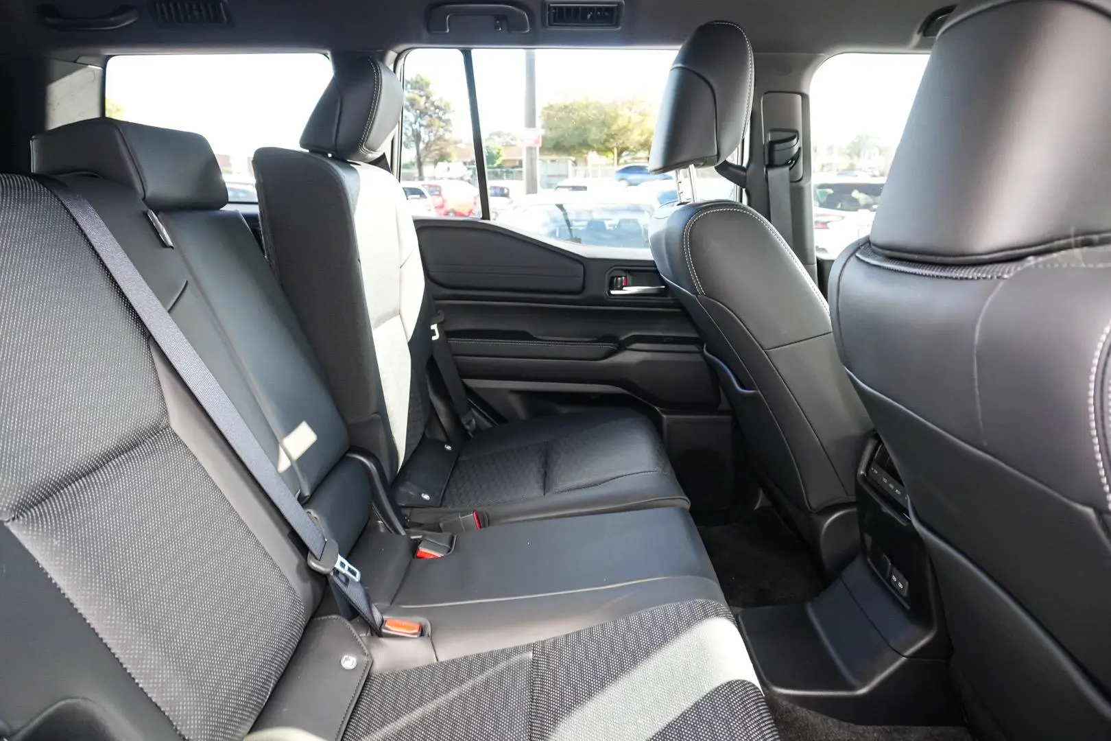2026 Toyota Landcruiser Prado Gallery Image 9