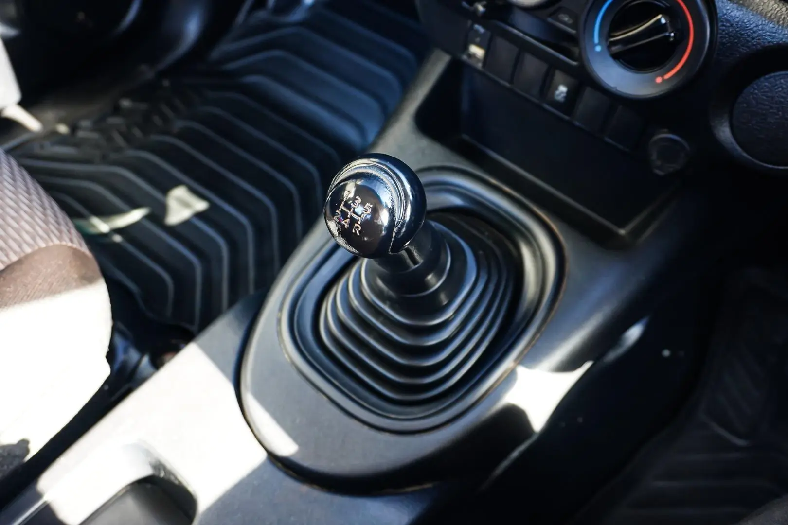 2019 Toyota Hilux Gallery Image 16