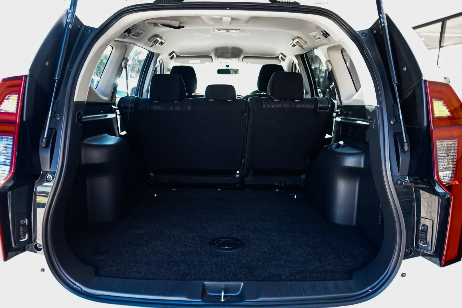 2021 Mitsubishi Pajero Sport Gallery Image 10