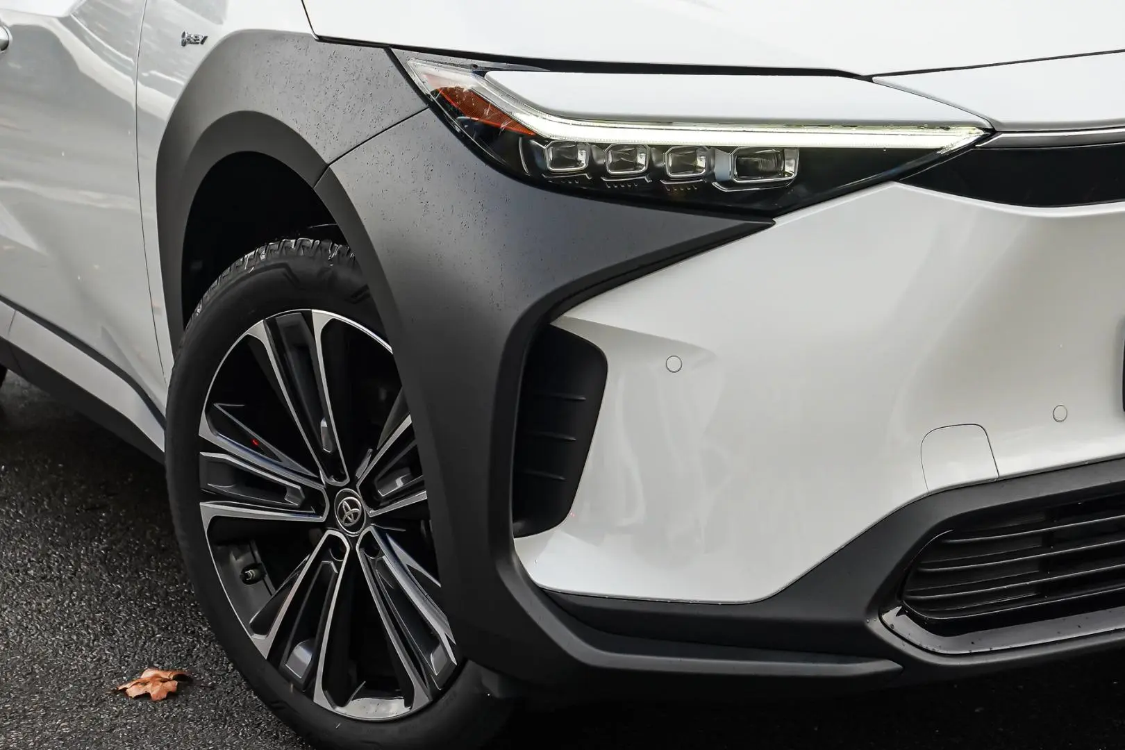 2024 Toyota bZ4X Gallery Image 12