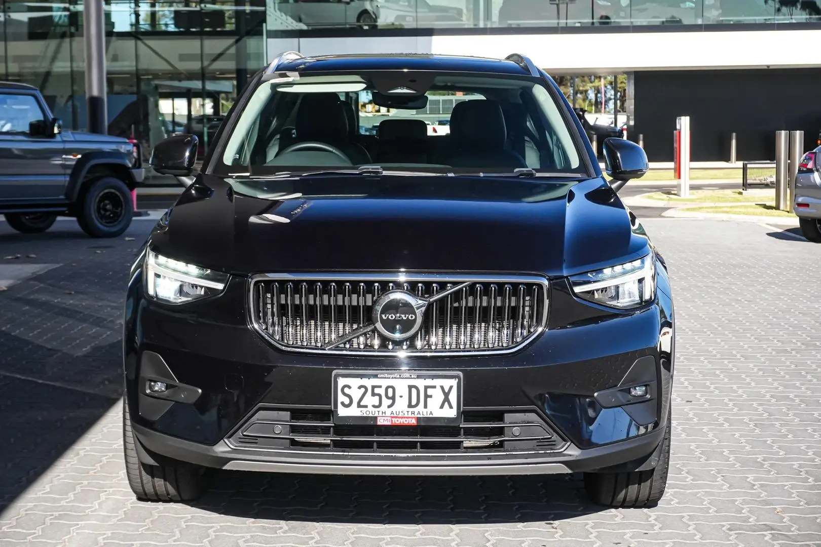 2023 Volvo XC40 Gallery Image 5