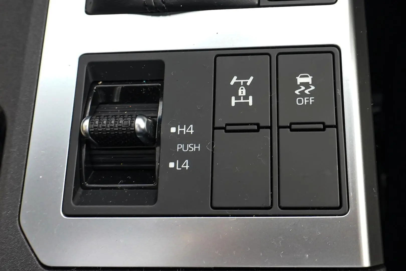 2024 Toyota Landcruiser Prado Gallery Image 19