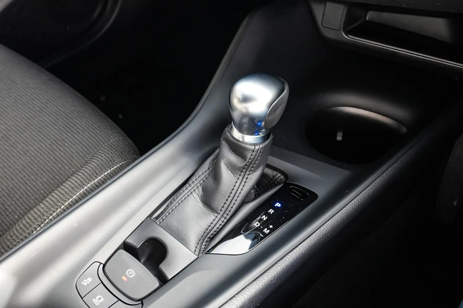 2017 Toyota C-HR Gallery Image 18