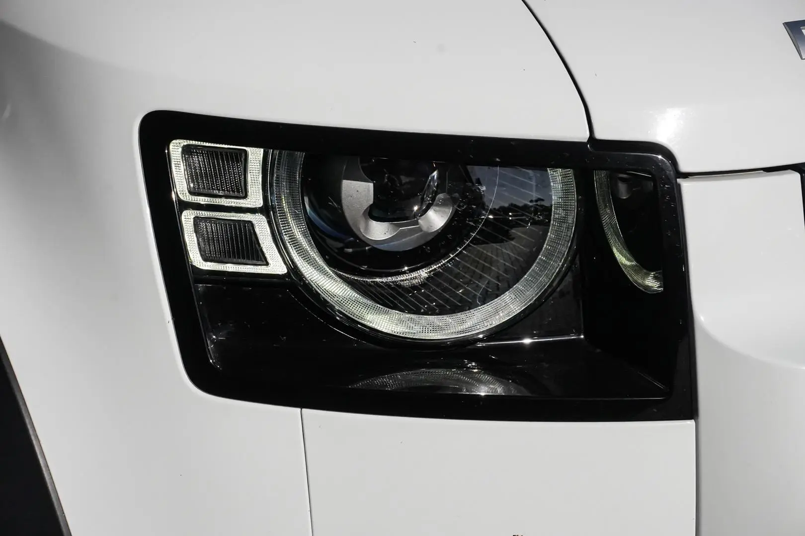 2021 Land Rover Defender Gallery Image 7