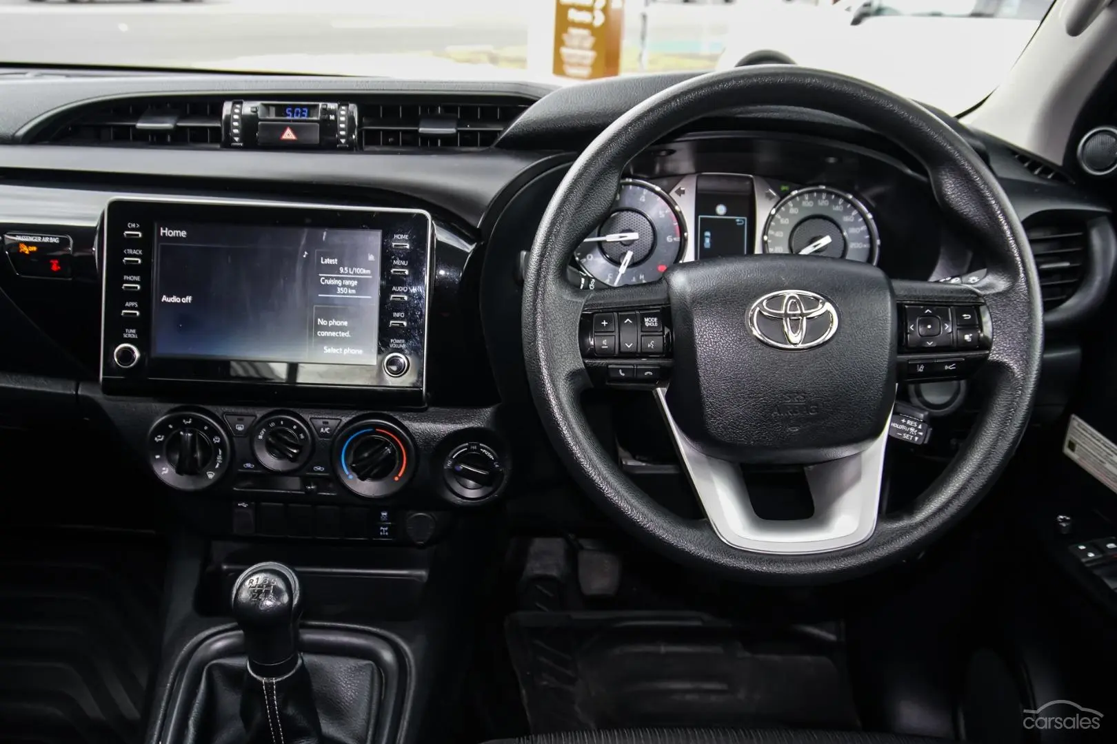 2020 Toyota Hilux Image 8