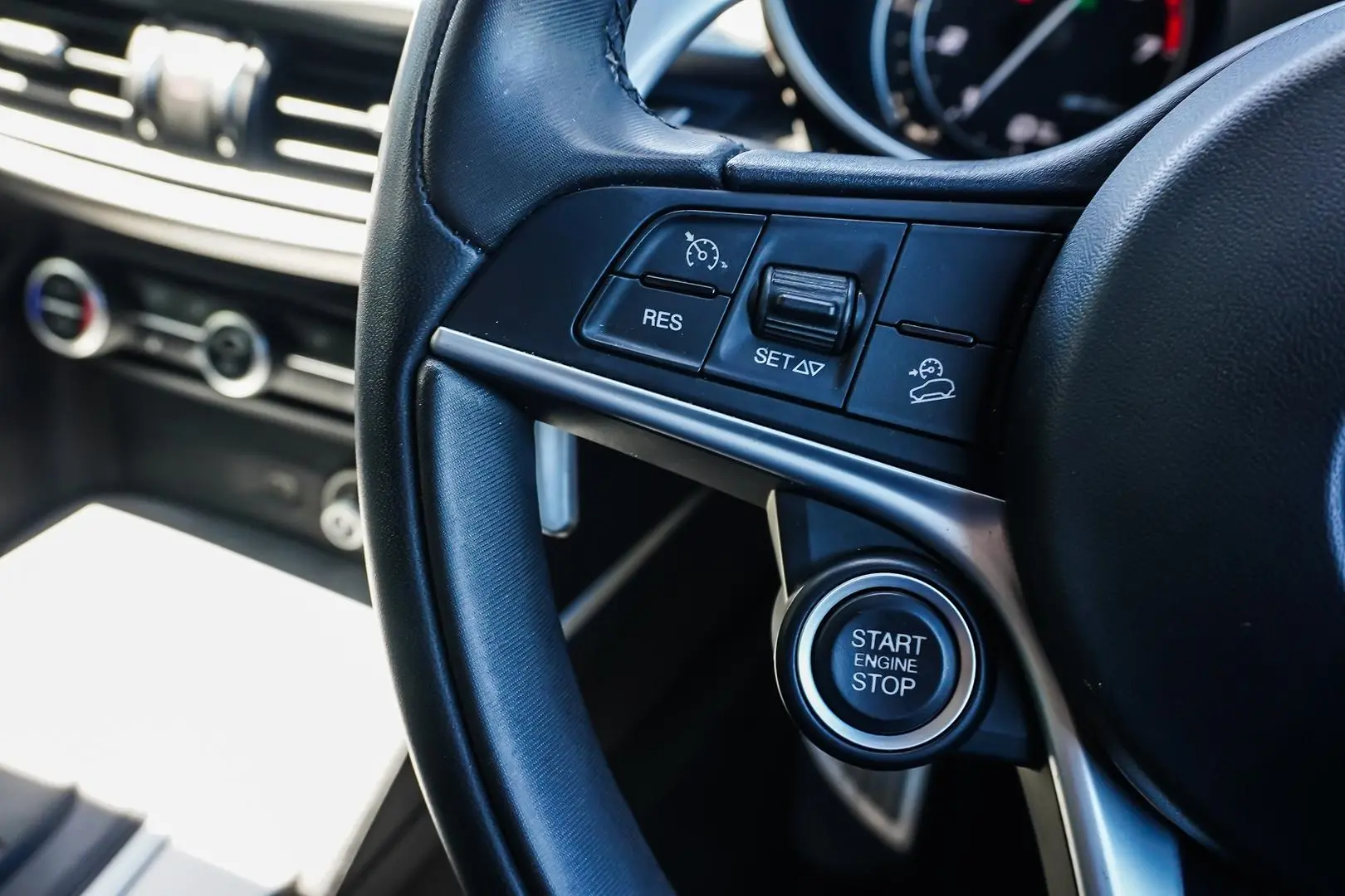 2018 Alfa Romeo Stelvio Gallery Image 20