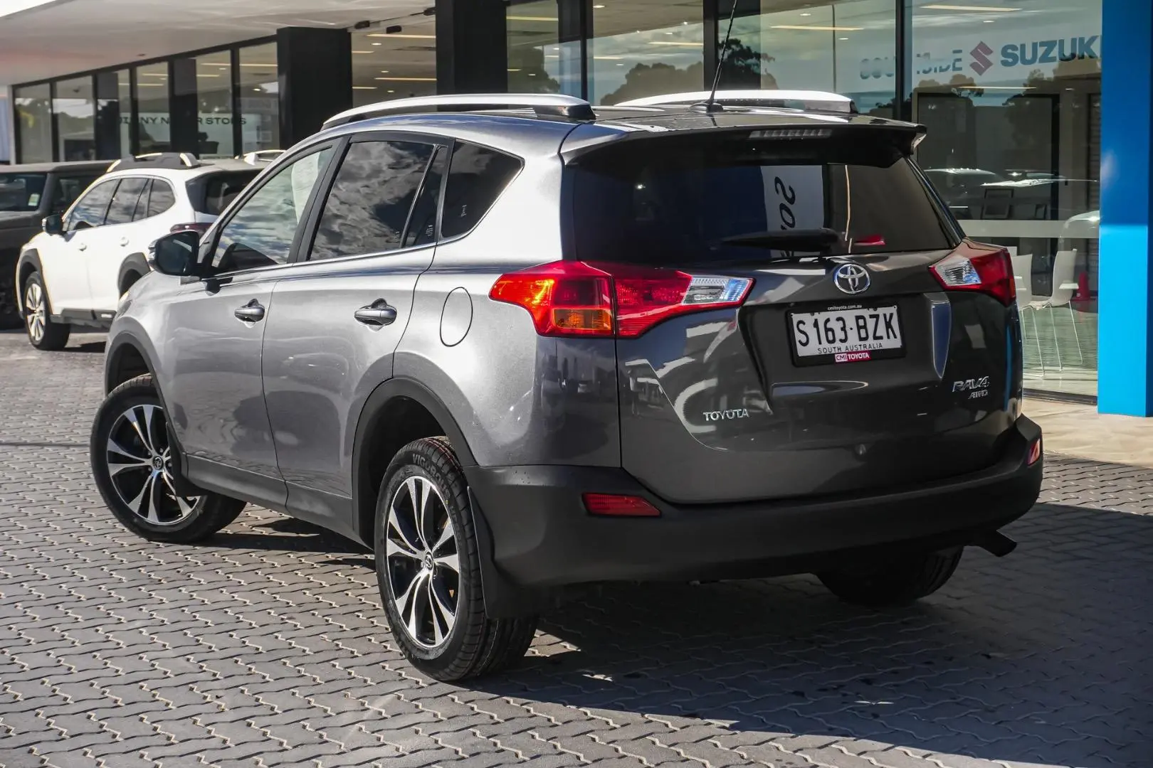2015 Toyota RAV4 Gallery Image 3