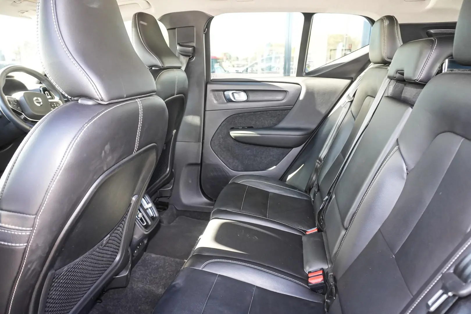 2023 Volvo XC40 Gallery Image 13