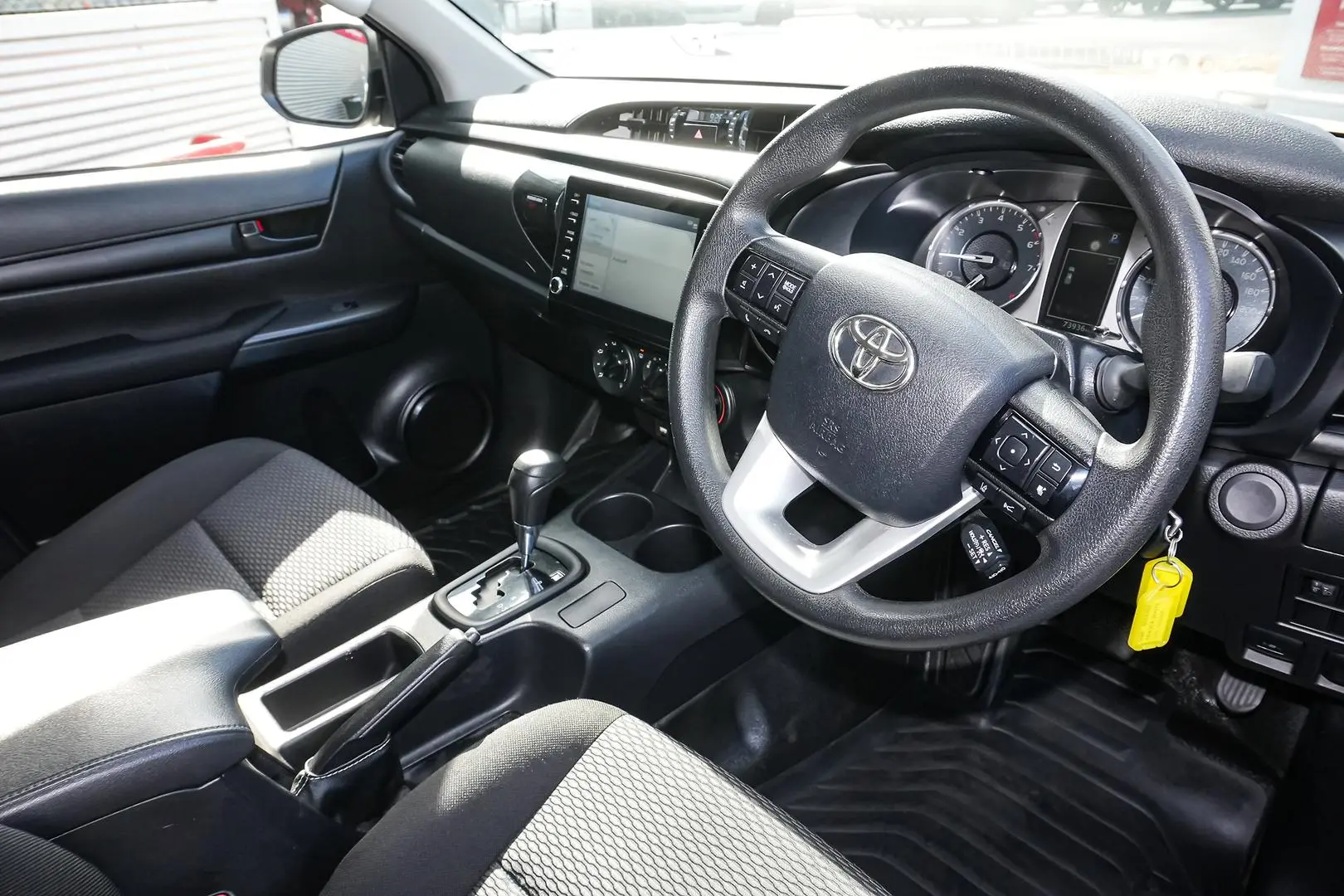 2022 Toyota Hilux Gallery Image 14