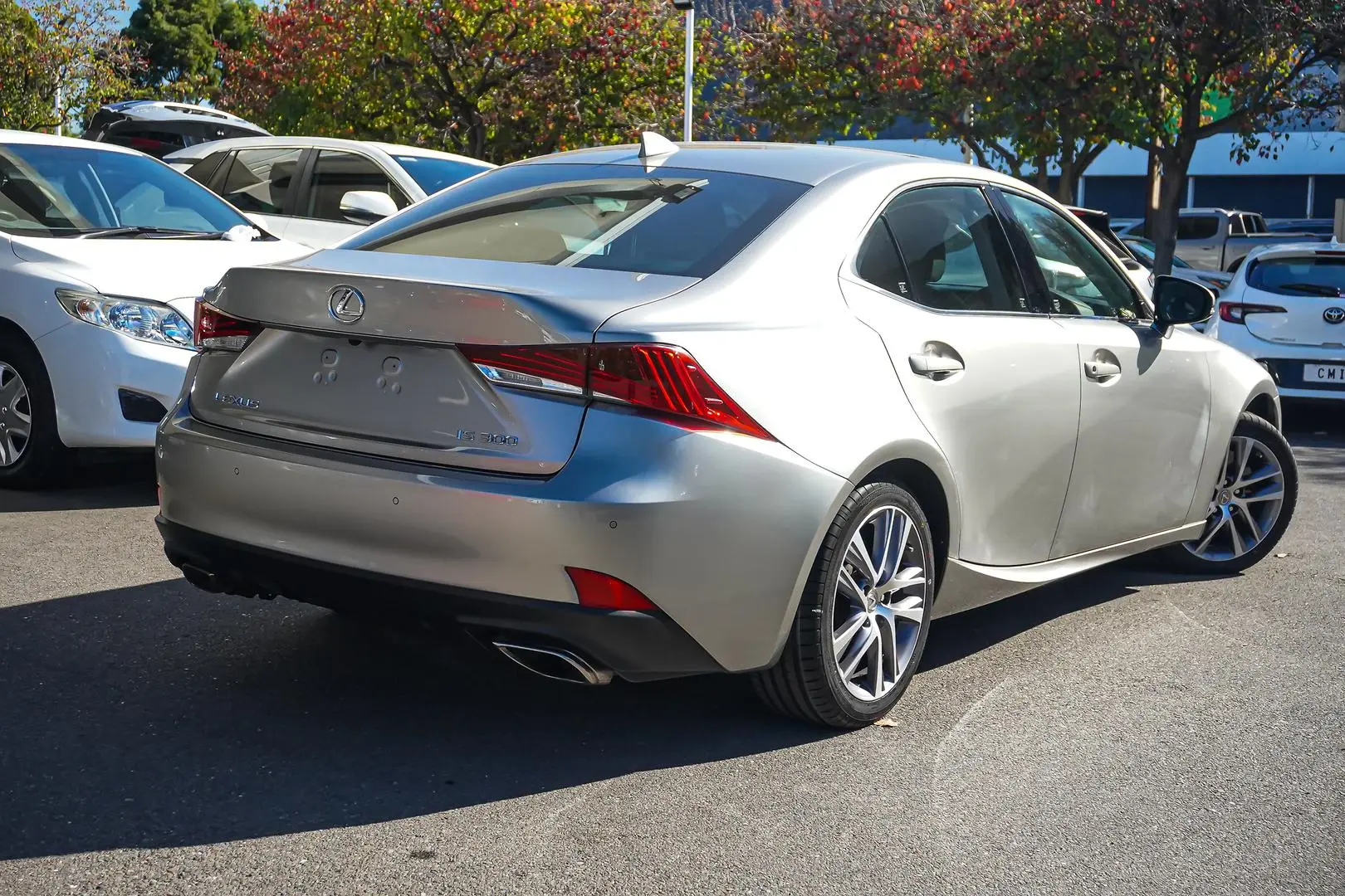 2018 Lexus IS Gallery Image 3