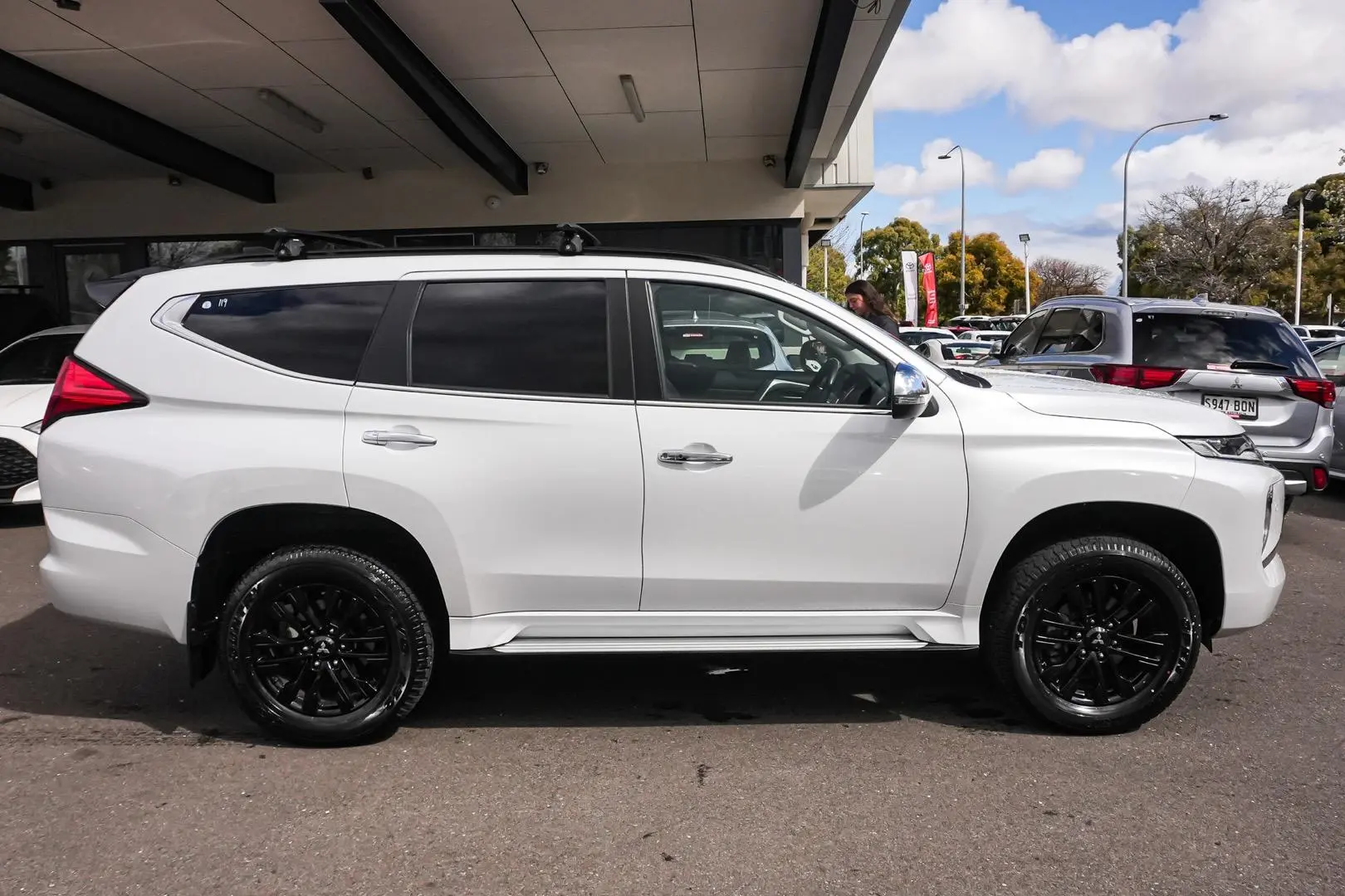 2023 Mitsubishi Pajero Sport Gallery Image 4