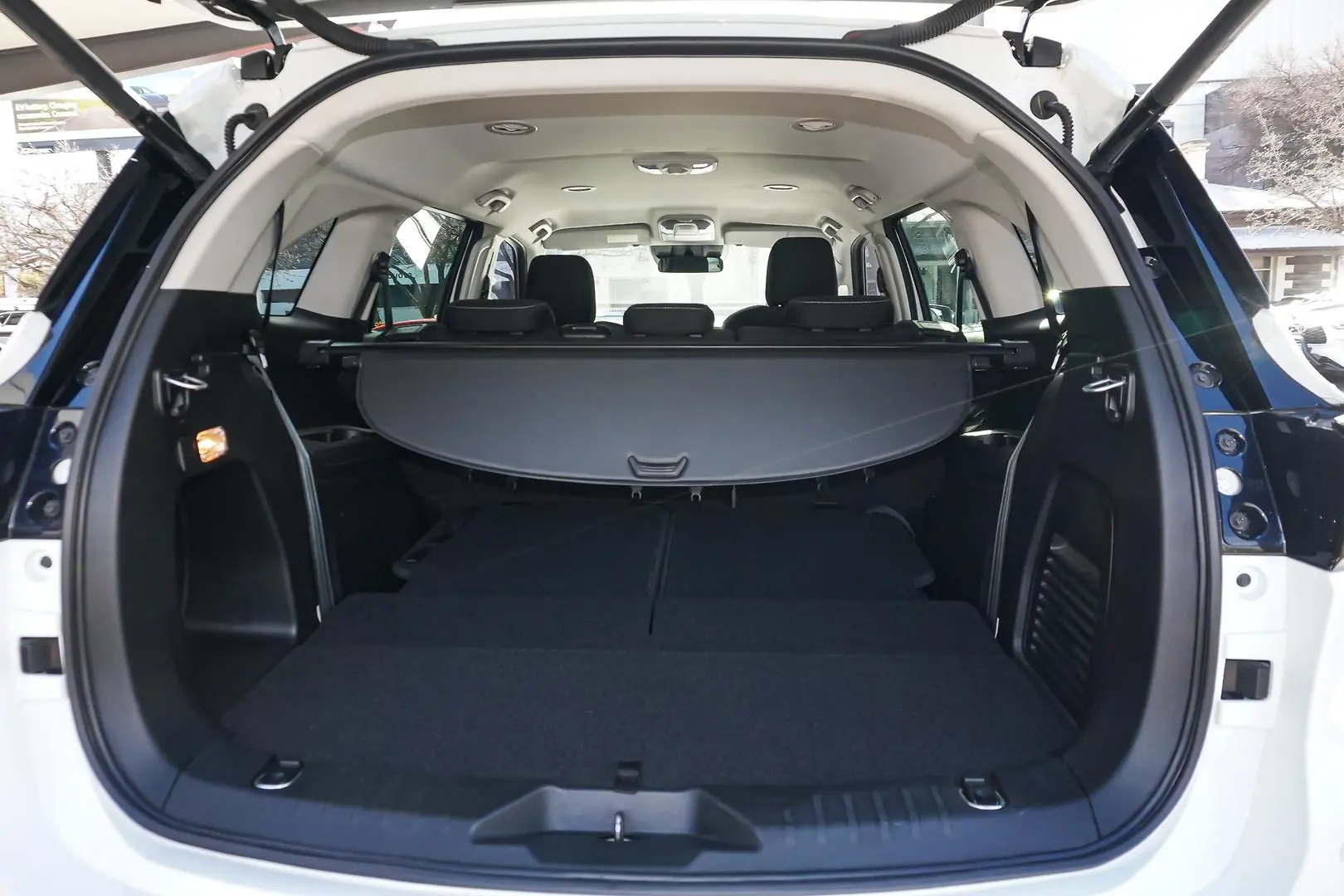 2021 Isuzu MU-X Gallery Image 9