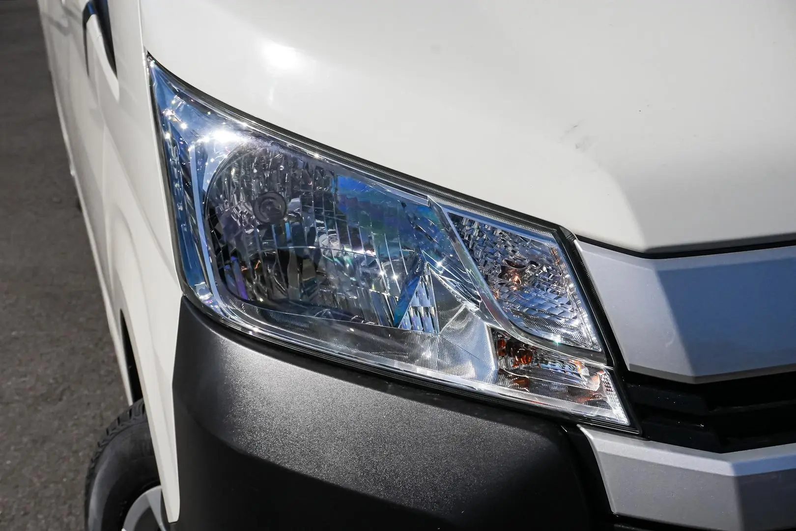 2022 Toyota Hiace Gallery Image 11