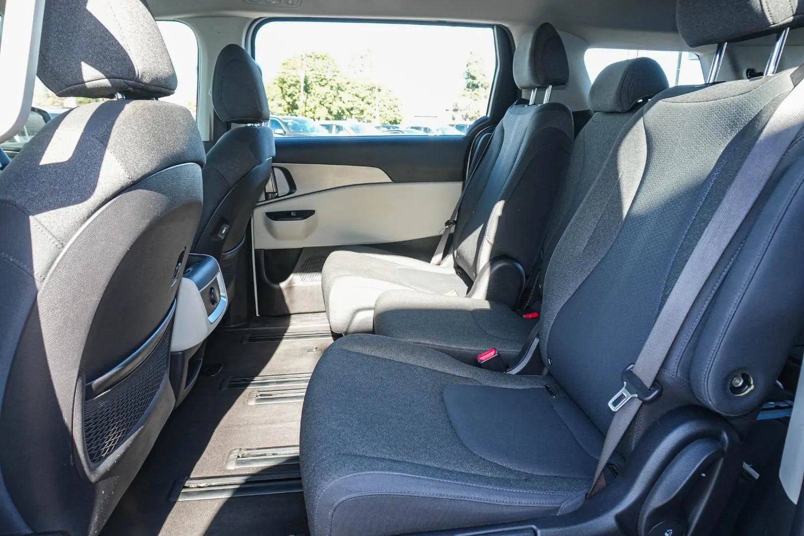 2022 Kia Carnival Gallery Image 8