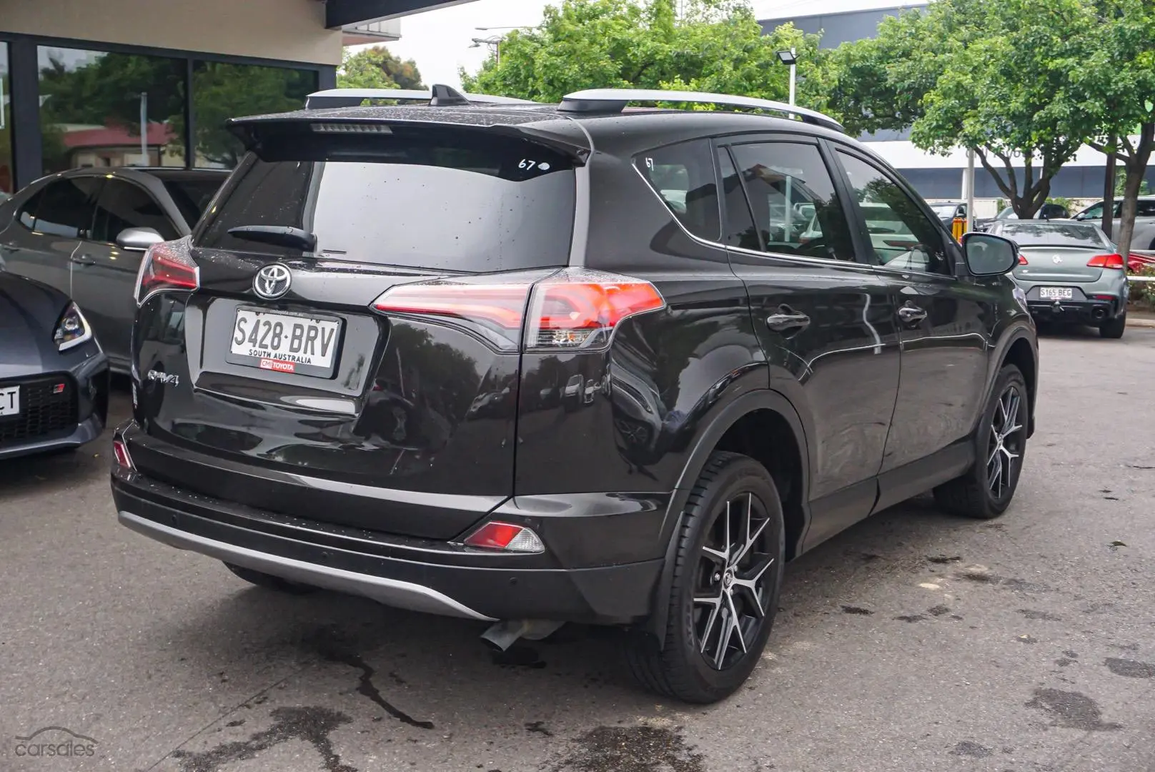 2017 Toyota RAV4 Image 2