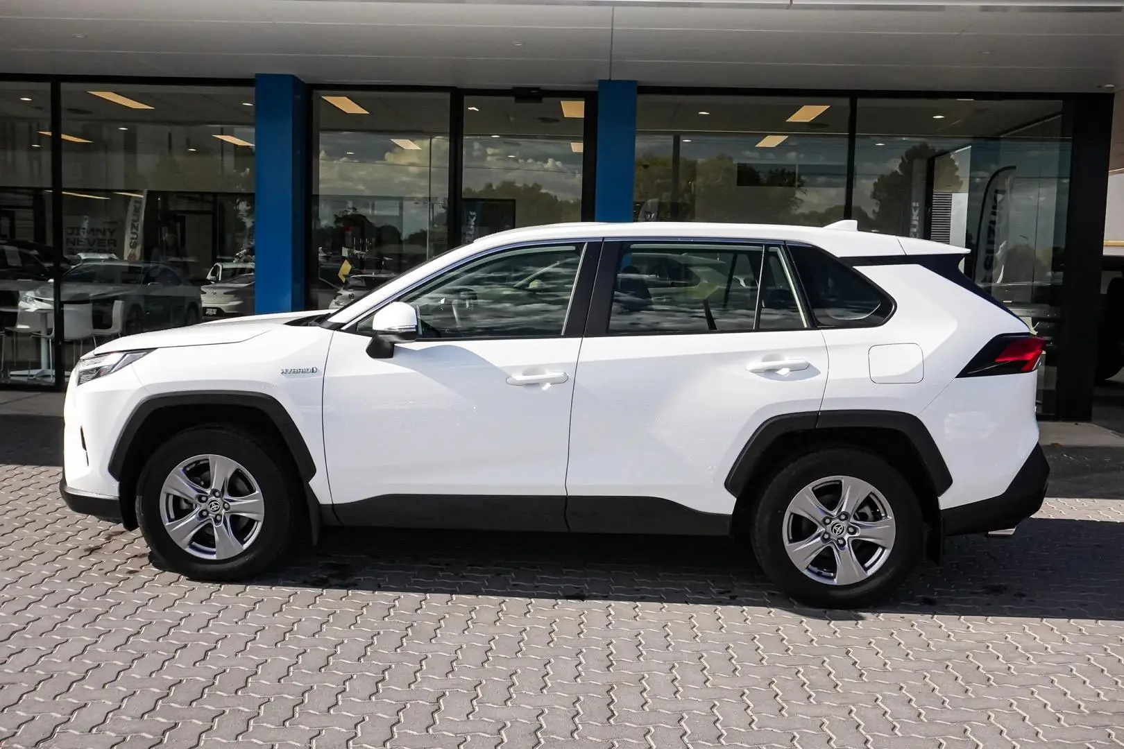 2022 Toyota RAV4 Gallery Image 4