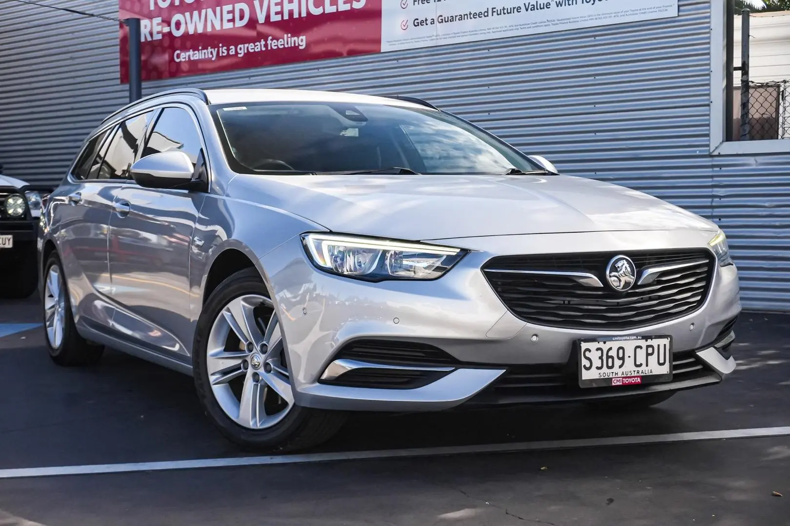 2018 Holden Commodore Gallery Image 2