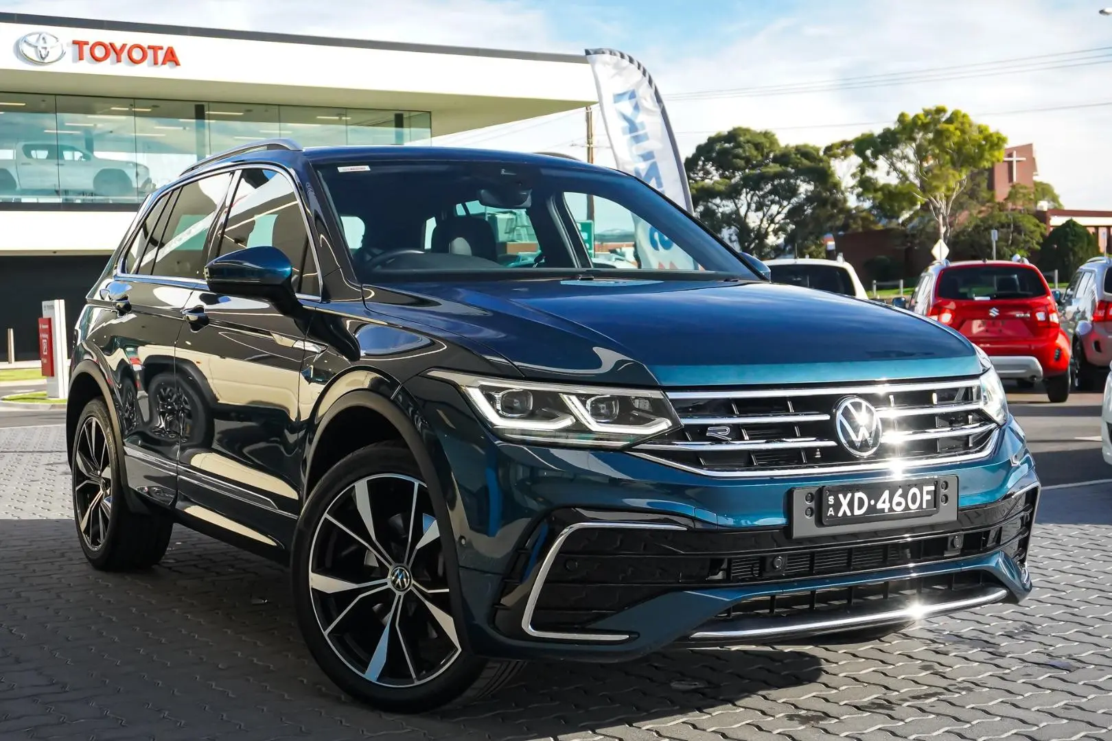 2022 Volkswagen Tiguan Gallery Image 2