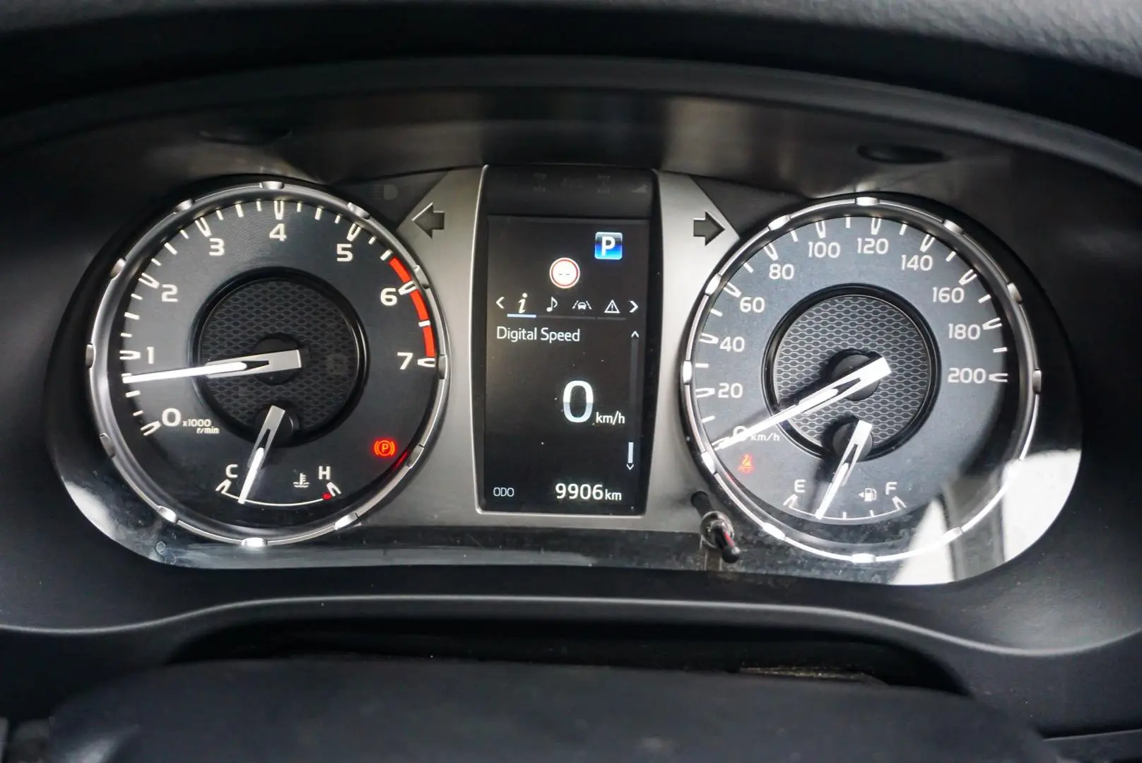 2022 Toyota Hilux Gallery Image 14
