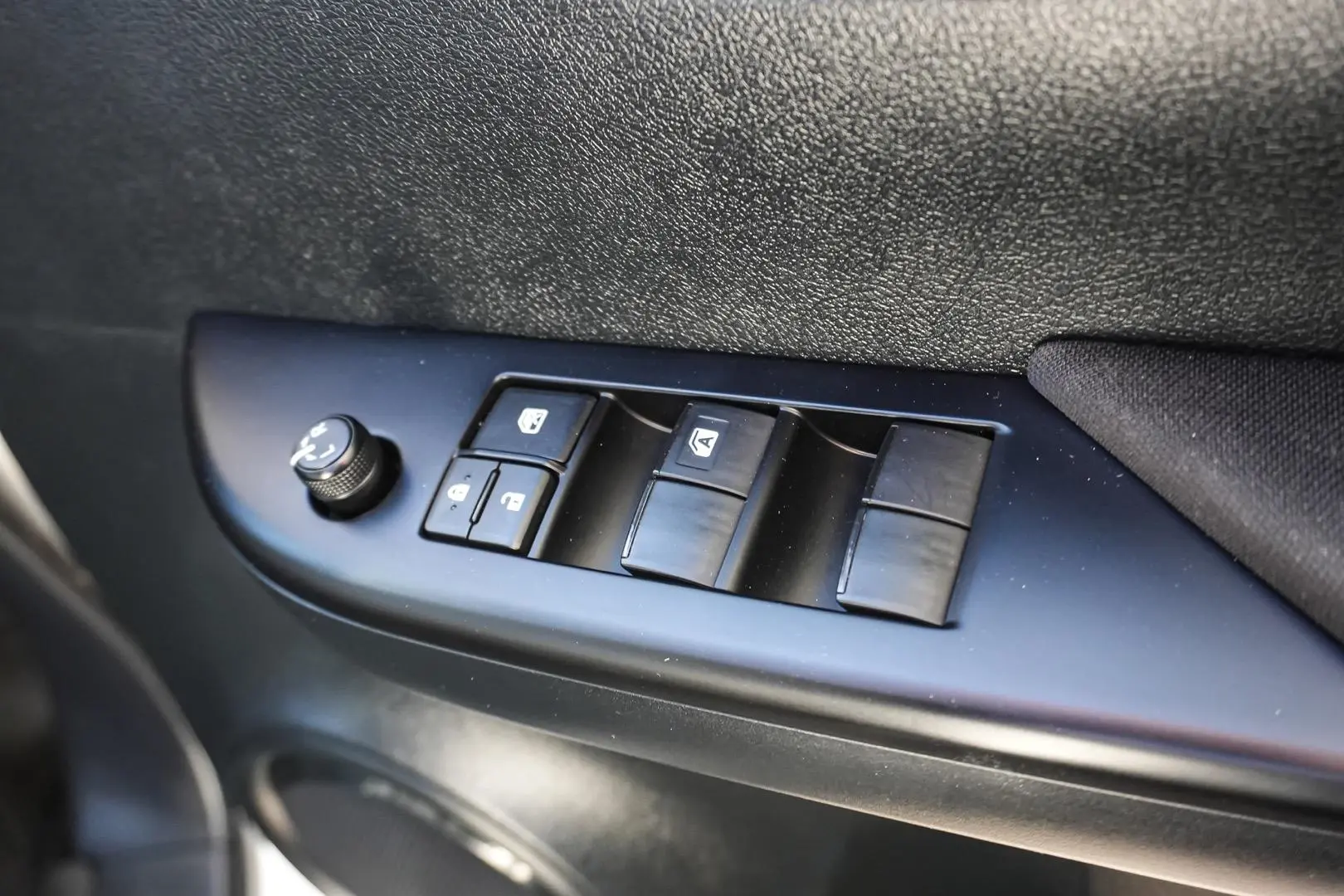 2019 Toyota Hilux Gallery Image 18