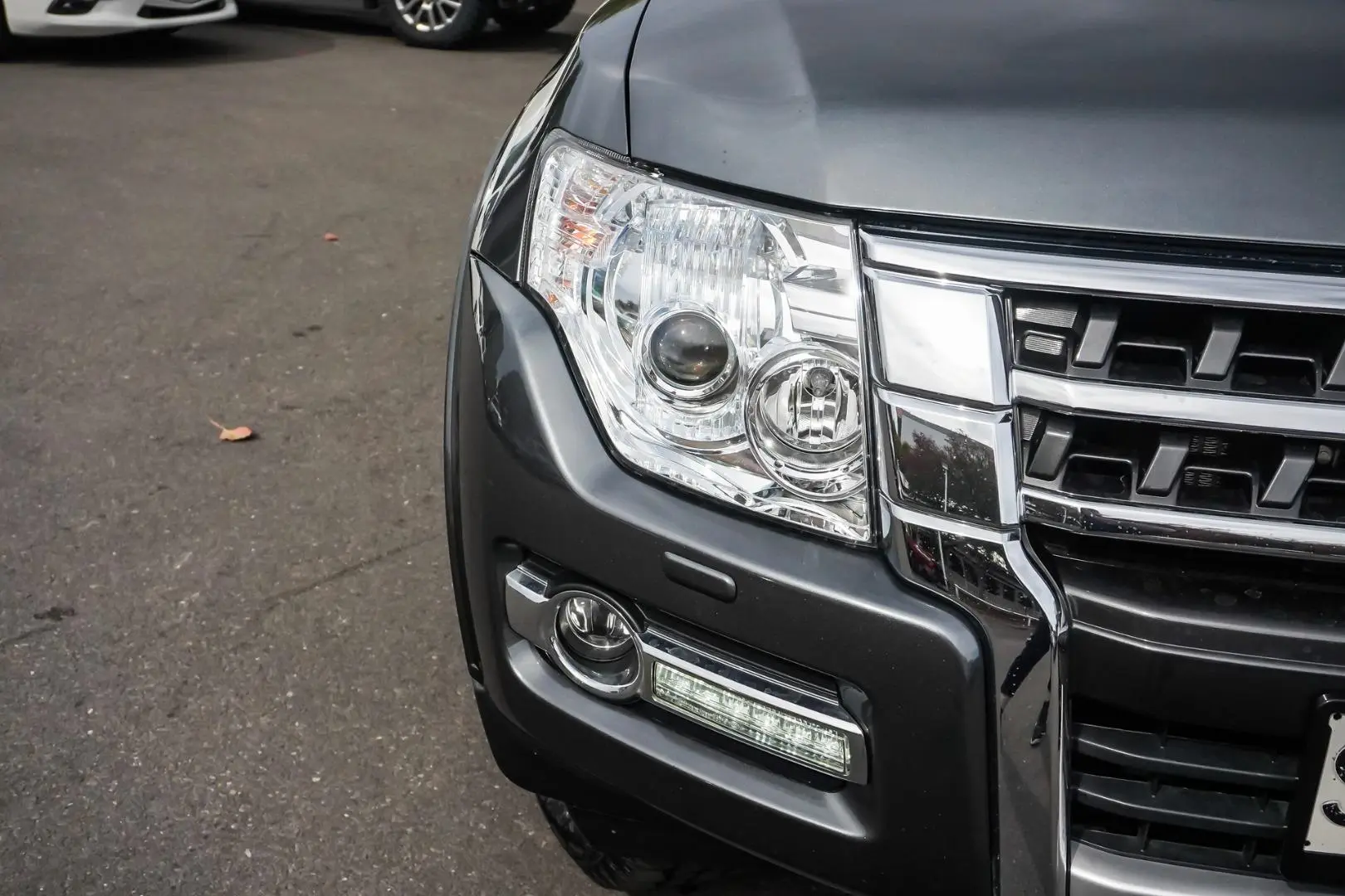 2018 Mitsubishi Pajero Gallery Image 12