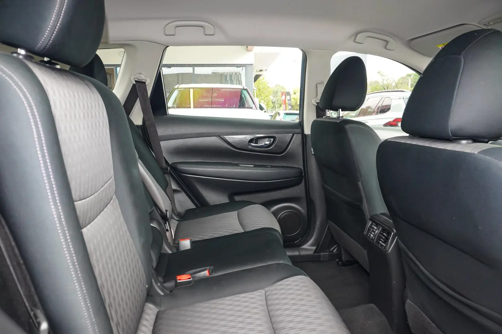 2020 Nissan X-TRAIL Gallery Image 7