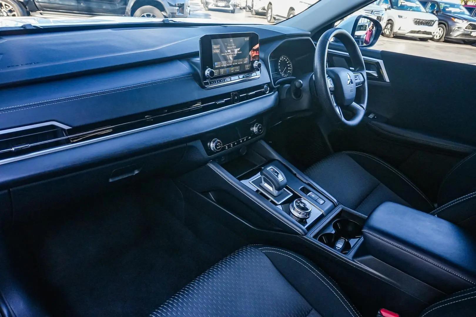 2023 Mitsubishi Outlander Gallery Image 11